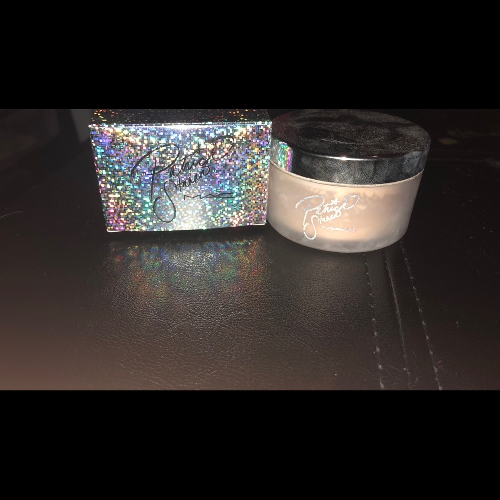 MAC Patrick Star setting powder